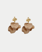 Hammered Leaf Earrings Short Nougat
